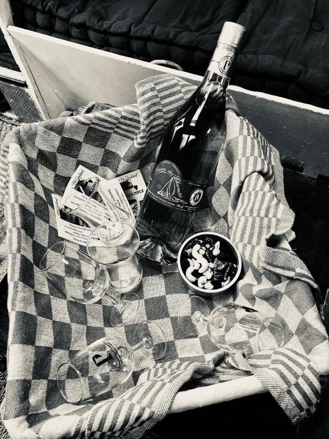 Nuit Insolite Sur Un Voilier Au Coeur De La Rochelle La Rochelle  Eksteriør bilde